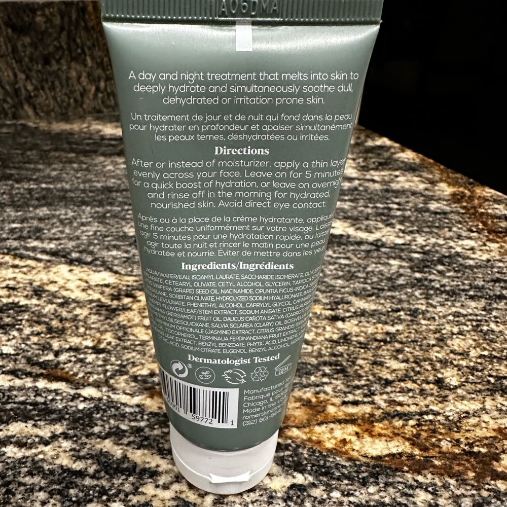 ✨💎NEW💎✨ UNOPENED ROMER SKINCARE BUNDLE!
COMES WITH GIFT - Picture 3 of 4